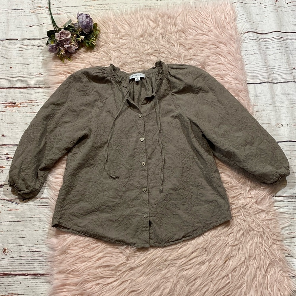 Evereve Eyelet Button Front Sage Green Peasant Top sz S